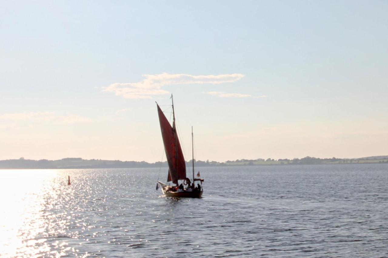 Strandnah Mit Balkon, Gratis Nutzung Vom Ahoi Erlebnisbad Und Sauna In Sellin - Strandhaus Moenchgut Fewo13 Lobbe Bagian luar foto