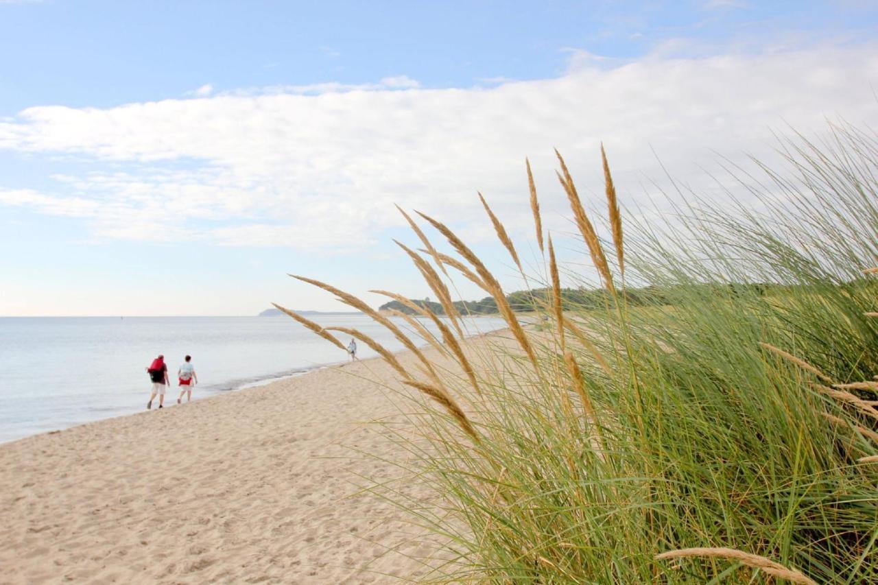Strandnah Mit Balkon, Gratis Nutzung Vom Ahoi Erlebnisbad Und Sauna In Sellin - Strandhaus Moenchgut Fewo13 Lobbe Bagian luar foto